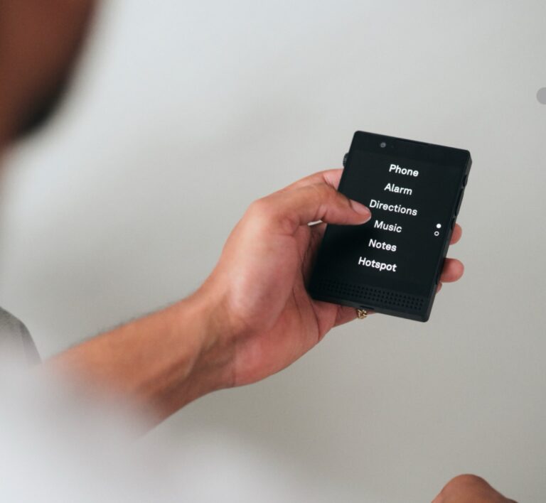 MKBHD의 Light Phone III 리뷰